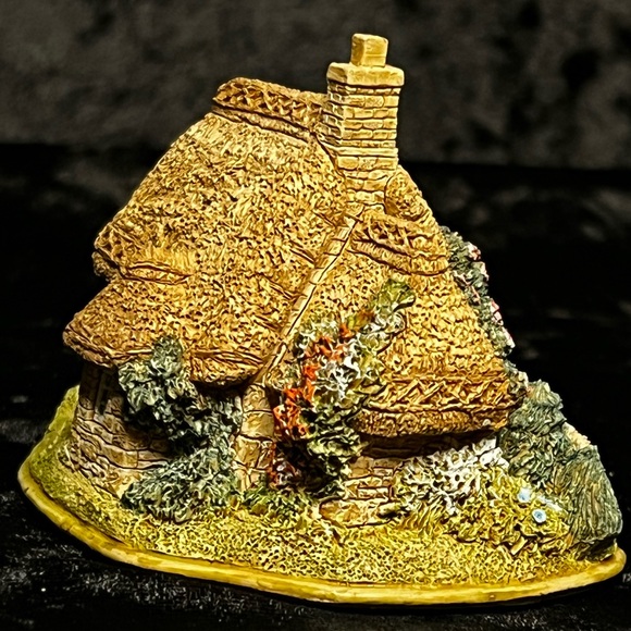 Lilliput Lane -Tuppenny Bun - England Collection - Picture 9 of 12